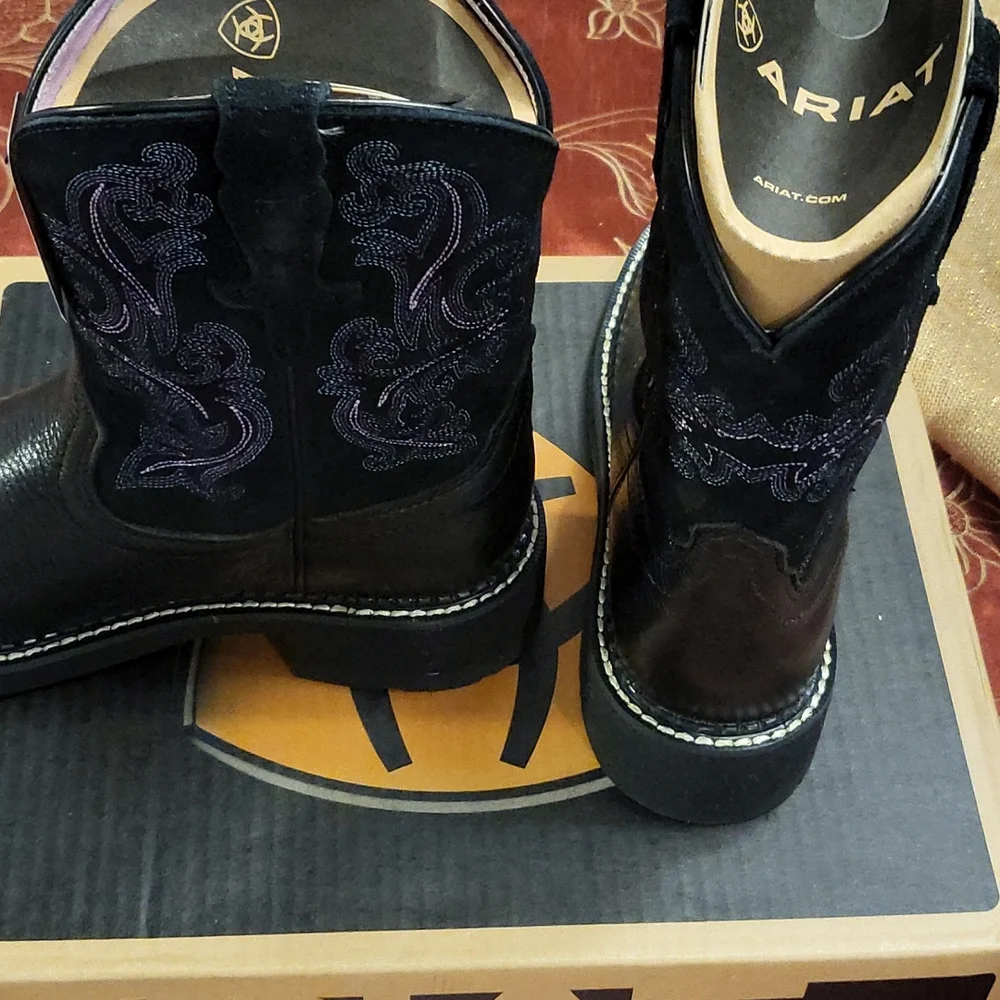 Ariat boots - Picture 2 of 5